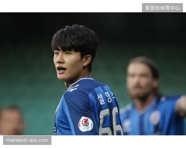薛英佑的欧洲联赛经验结合金纹奂的往返能力，构成韩国队边后卫位置的双重保险